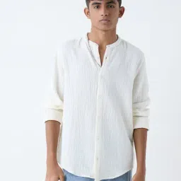Y&F Kids by Westside Off-White Crinkle-Textured Resort-Fit Cotton Shirt-picture-28