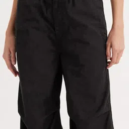Levi's Black Mid Rise Relaxed Fit Pants image 5