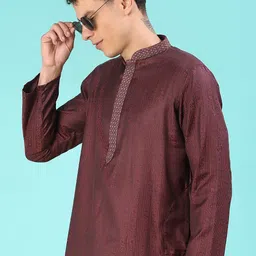 V-Mart Men Ethnic Motifs Printed Kurta with Trousers image 2