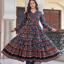 Vnyashri Women Ethnic Motifs Printed V-Neck Anarkali Kurta with Trousers & Dupatta image 2