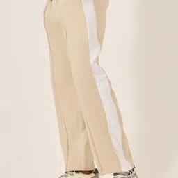 Styli Side Contrast Open Hem Relaxed Fit Joggers with Zip Pockets image 4