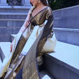 Aamish fashion Woven Design Zari Silk Blend Handloom Saree image 4