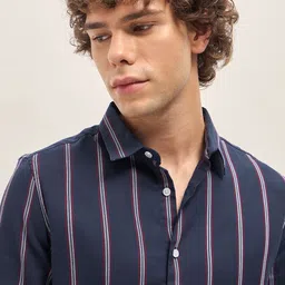 THE BEAR HOUSE Men Slim Fit Opaque Striped Casual Shirt image 2