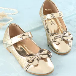 Cute Walk by Babyhug Front Strap Closure Bellies with Bow Applique - Golden-picture-13