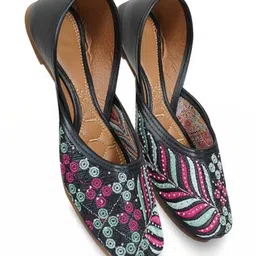 SZN Women Mojaris Flats image 5