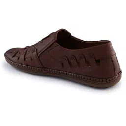 Regal Men's Tan Fisherman Sandals image 4