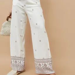 Fame Forever by Lifestyle Women Floral Printed Regular Fit Mid-Rise Regular Trousers-picture-20