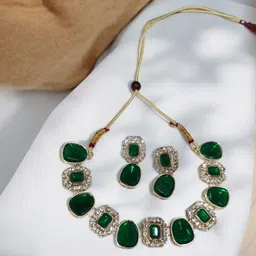 Women Click Gold-Plated Stones Studded Jewellery Set image 3