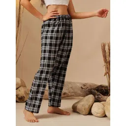 Clovia Black Regular Fit Checks Pyjamas image 4