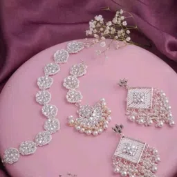 Gyaan Jewels Artificial Stones and Beads Studded & Beaded Jewellery Set image 1