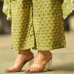 DIVASTRI Women Floral Printed Empire Kurta with Trousers & With Dupatta image 4