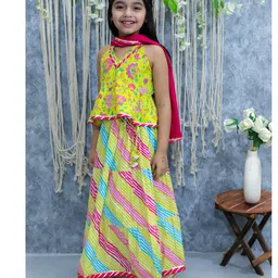 BownBee Pure Cotton Halter Neck Sleeves Floral Prined Choli &  Lehriya Designed Lehenga With  Dupatta - Yellow image 4