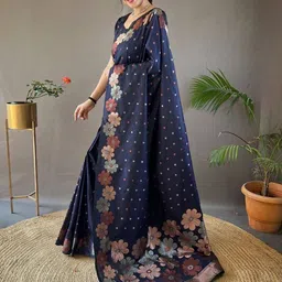 Sanwariya Silk Woven Design Silk Blend Kanjeevaram Saree image 3