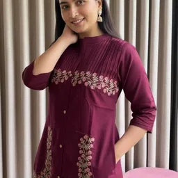 Vastranchal Women Ethnic Motifs Embroidered Regular Thread Work Pure Cotton Kurta with Trousers image 4