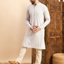 SWAGG INDIA Floral Embroidered Mandarin Collar Sequinned Straight Kurta image 5