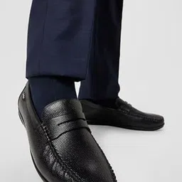 Lee Cooper Men Textured Round Toe Formal Derbys image 4