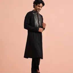 KISAH Men Geometric Yoke Design Gotta Patti Mandarin Collar Cotton Silk Straight Kurta image 5