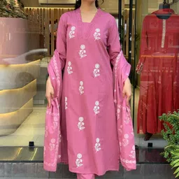 Desi Fusion Women Floral Embroidered Regular Thread Work Pure Cotton Kurta with Trousers & With Dupatta image 4
