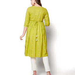 Bella Mama Viscose Woven Three Fourth Sleeves Maternity Kurta With Embroidered Yoke - Green image 5