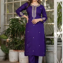 little heaven Women Ethnic Motifs Embroidered Regular Thread Work Chanderi Silk Kurta with Trousers & With image 2