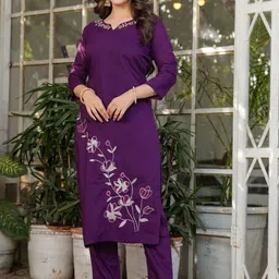 Navlik Women Floral Embroidered Regular Thread Work Kurta with Trousers & With Dupatta image 5