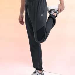 HRX by Hrithik Roshan Men Colorblocked Detail Mid-Rise Rapid Dry Training Joggers-picture-14