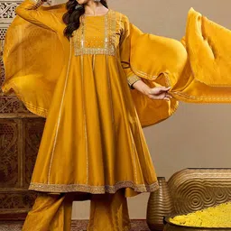 House of Pataudi Women Solid Embroidered Kurta with Palazzo & Dupatta-image-2