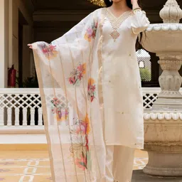 little heaven Women Floral Embroidered Regular Thread Work Chanderi Silk Kurta with Trousers & With Dupatta image 2