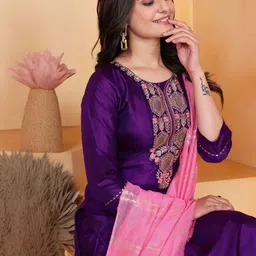 AVNISA ENTERPRISE Floral Yoke Design Thread Work Straight Kurta With Trousers & Dupatta image 5