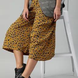 Sera Women Floral Printed Flared High-Rise Culottes Trousers image 3