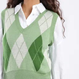4WRD by Dressberry Self Design Geometric V-Neck Sweater image 4