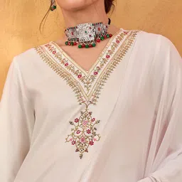 Shae by SASSAFRAS Floral Yoke Design V-Neck Straight Kurta With Trousers & Dupatta image 2