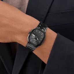 GUESS Men Rectangle Dial & Stainless Steel Bracelet Style Straps Analogue Watch GW0978G4 image 4