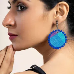 Look and Adorn Contemporary Studs Earrings image 3