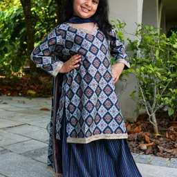 NIMBU Girls Floral Printed V-Neck Pure Cotton Kurta With Palazzos & Dupatta-picture-29