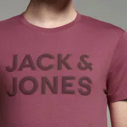 Jack & Jones Men Typography Printed Pockets Slim Fit T-shirt image 4