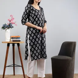 Polyglot Women Floral Printed Flared Sleeves Thread Work Kurta image 2