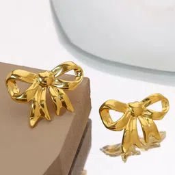 DIVASTRI Contemporary Studs Earrings image 2