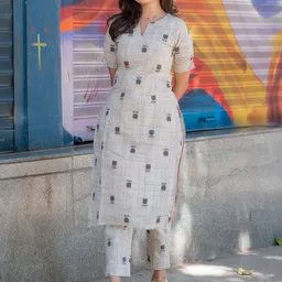 YAGNIK FASHION Ethnic Motifs Printed Notch Neck Straight Kurta With Trousers-image-70