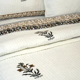 The Jaipur Wala Umber White & Brown Cotton Breathable Super King Bed Covers image 4