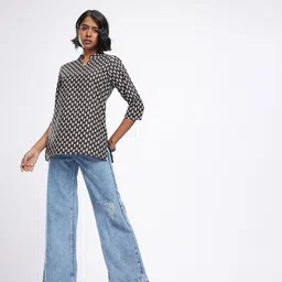 Anouk Rustic Floral Printed Mandarin Collar Monochrome Kurti image 2