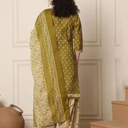 Rajnandini Women Ethnic Printed Kurti with Salwar & With Dupatta image 4