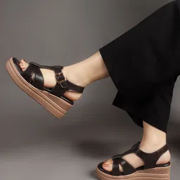 Colo Wedge Sandals image 5