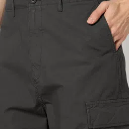 GAP Men Solid Relaxed Fit Mid-Rise Cargo Trouser image 5