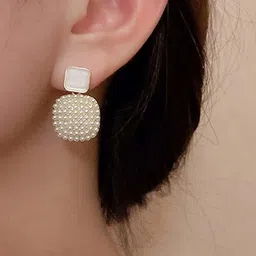 VAGHBHATT Gold-Plated Mother Of Pearls Studded and Pearls Beaded Drop Earrings image 5