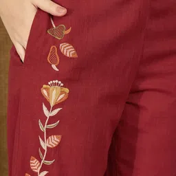 SANISA Women Ethnic Motifs Embroidered Regular Thread Work Kurta with Trousers image 5