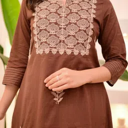ANGIYA Women Ethnic Motifs Embroidered Regular Thread Work Pure Cotton Kurta with Trousers & With Dupatta image 4