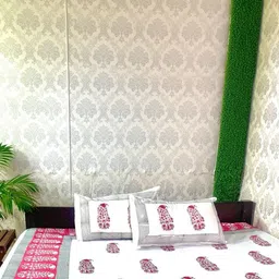 Alankaran designs White & Red Ethnic Motifs 120 TC Bedsheet with 2 Pillow Covers image 2