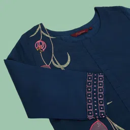 Sangria Floral Embroidered Sequinned Straight Kurta & Trouser With Dupatta image 2