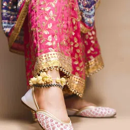 Froh Feet Women Square Toe Embellished Ethnic Mojaris image 5